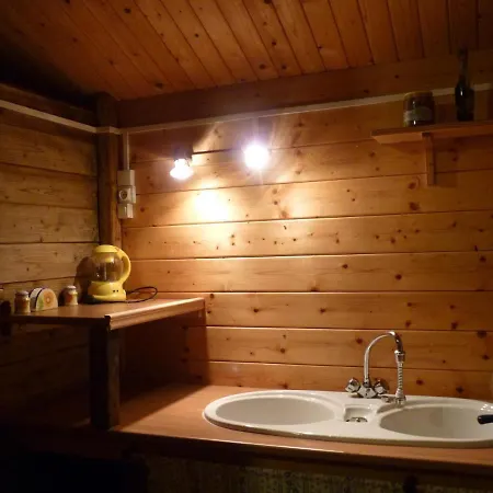 Ferme Peyrot 64 Chalet En Bois Nature Aventure Bien Etre 4 A 5 Personnes Viellesegure